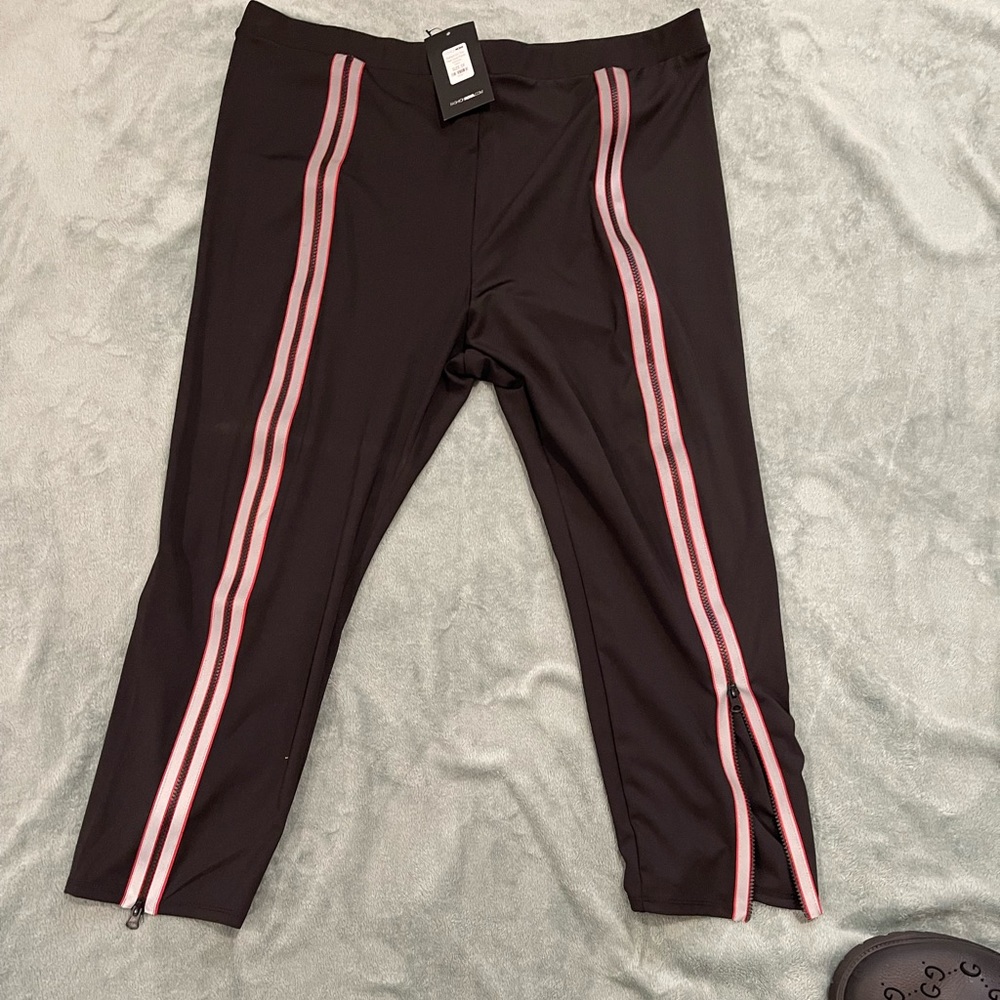 Fashion Nova reflect cropped pants with zipper red and black size 3x